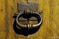 stare drzwi z koladka